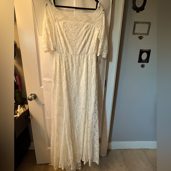 Off-shoulder ivory lace gown. Bought to dye and never got around to it! - Picture 1 of 3